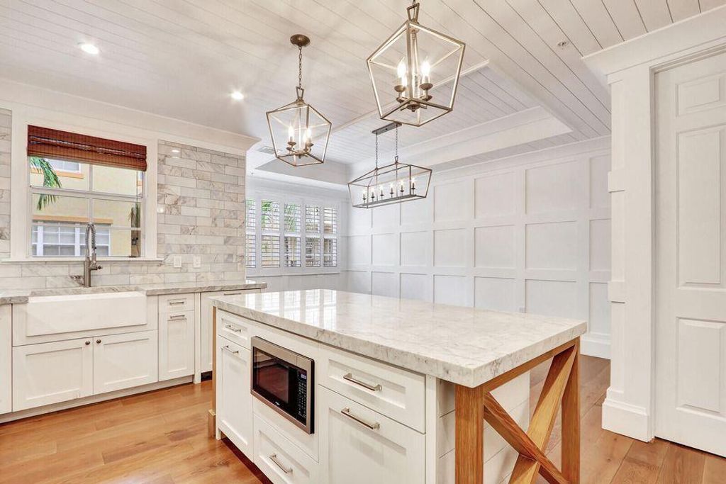 Photo of 2715 Ravella Way, Palm Beach Gardens, FL 33410 (MLS # R11063109)