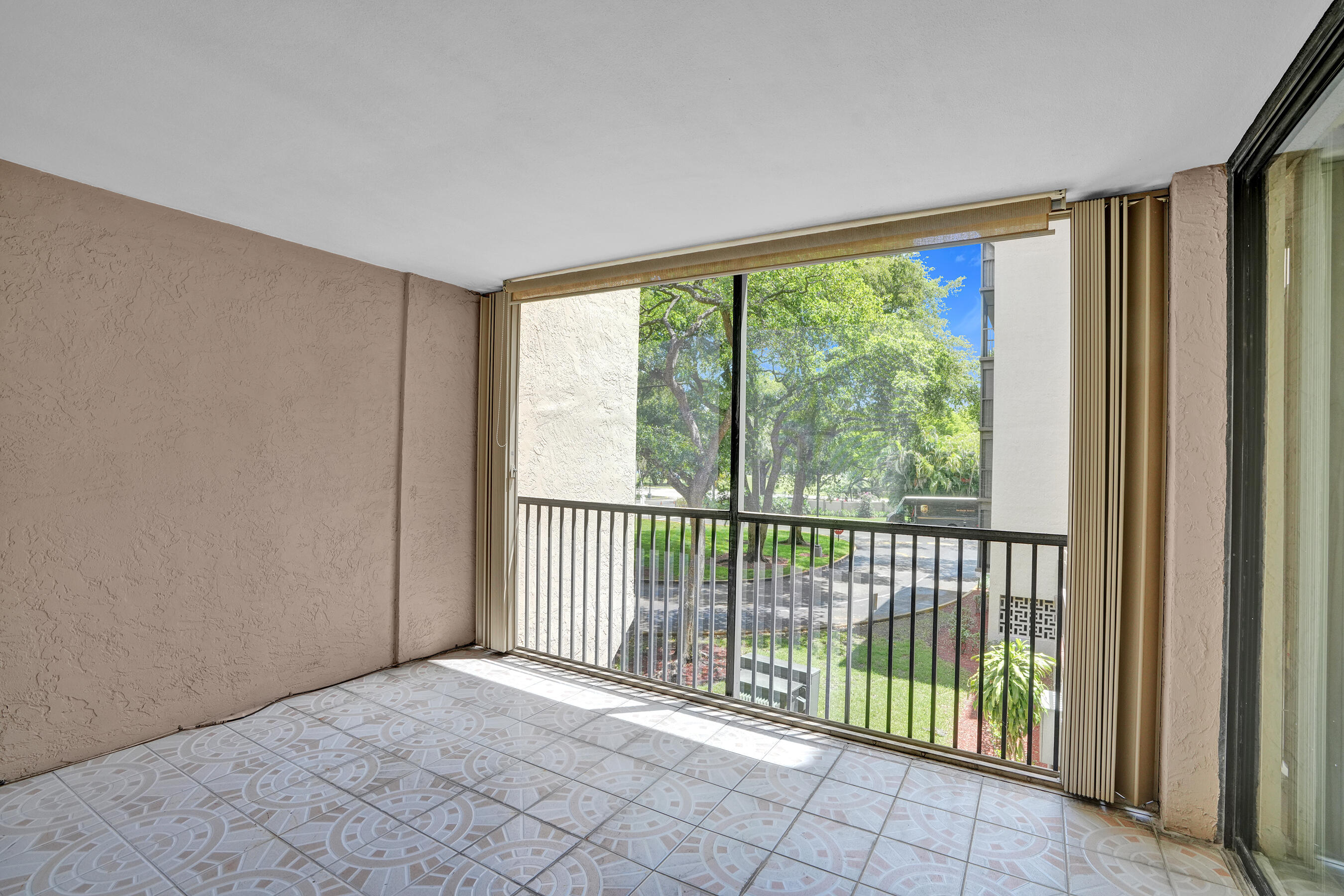 GRANDVIEW AT EMERALD HILLS CONDO - Residential