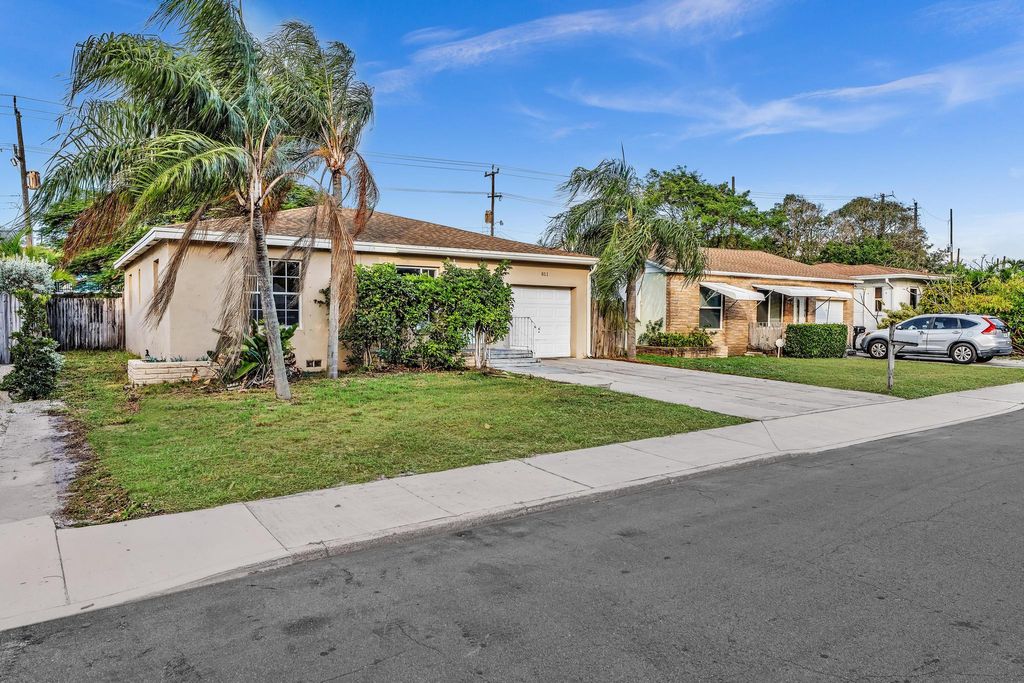 Photo of 811 N B Street, Lake Worth Beach, FL 33460 (MLS # R11149422)