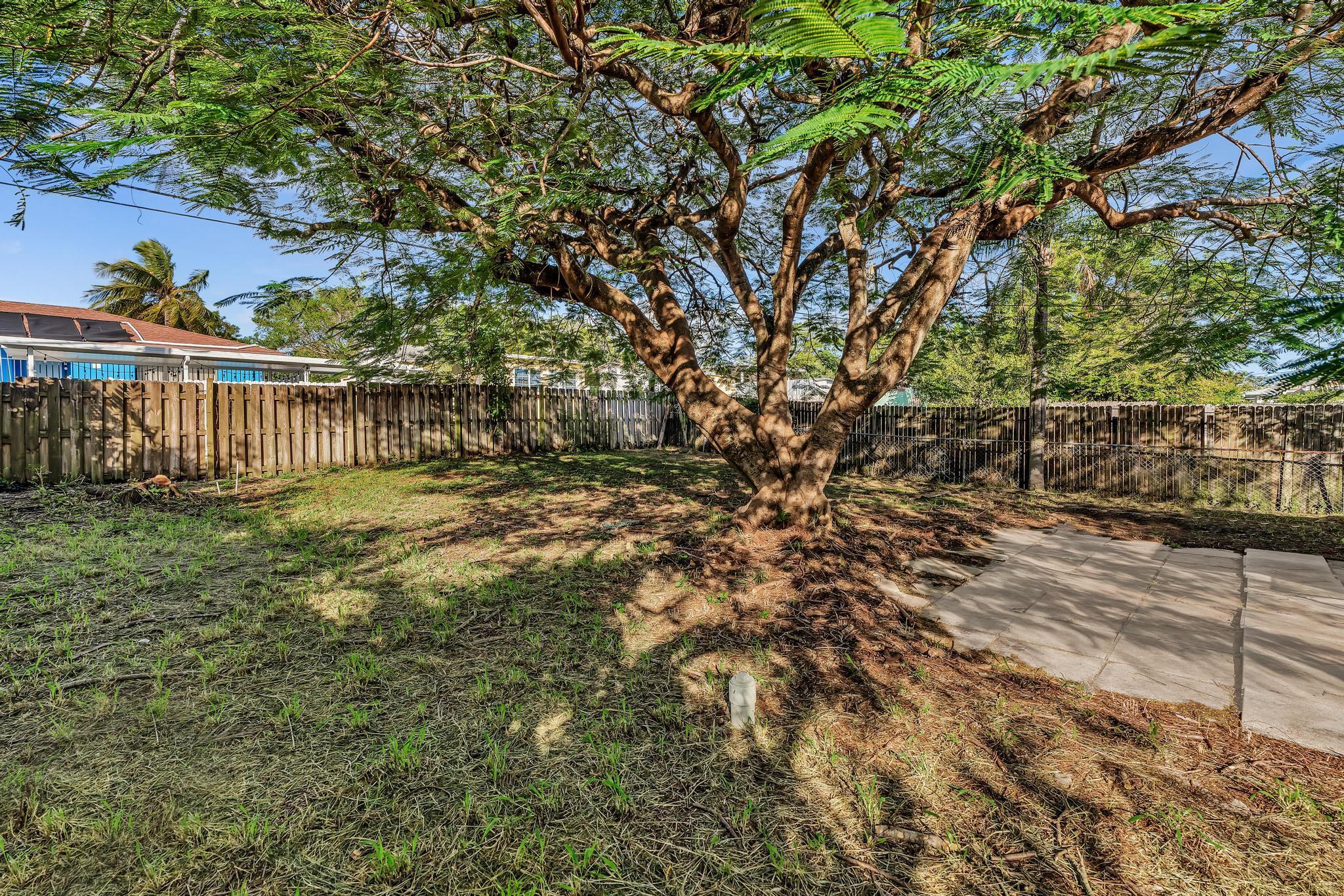 LAKE WORTH TOWN OF - Residential