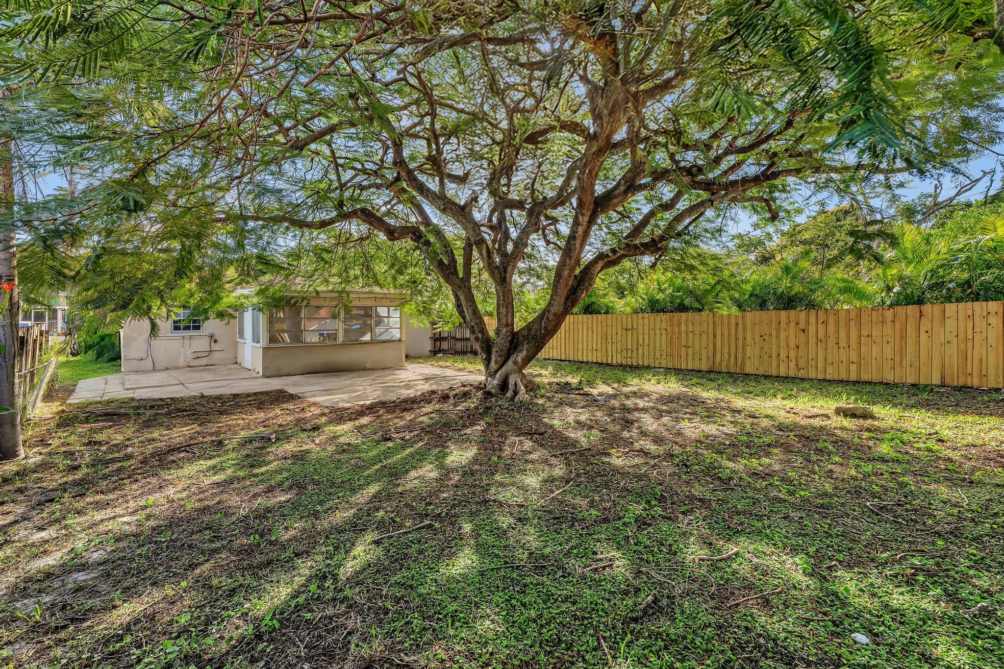 LAKE WORTH TOWN OF - Residential