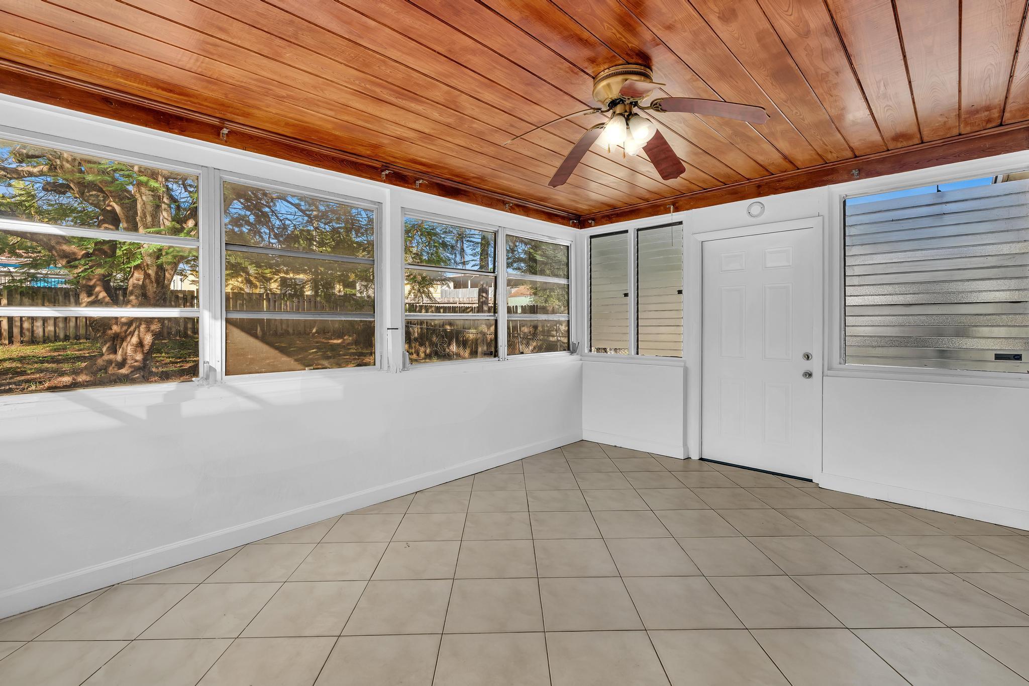 LAKE WORTH TOWN OF - Residential