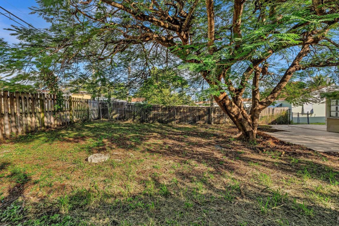 LAKE WORTH TOWN OF - Residential