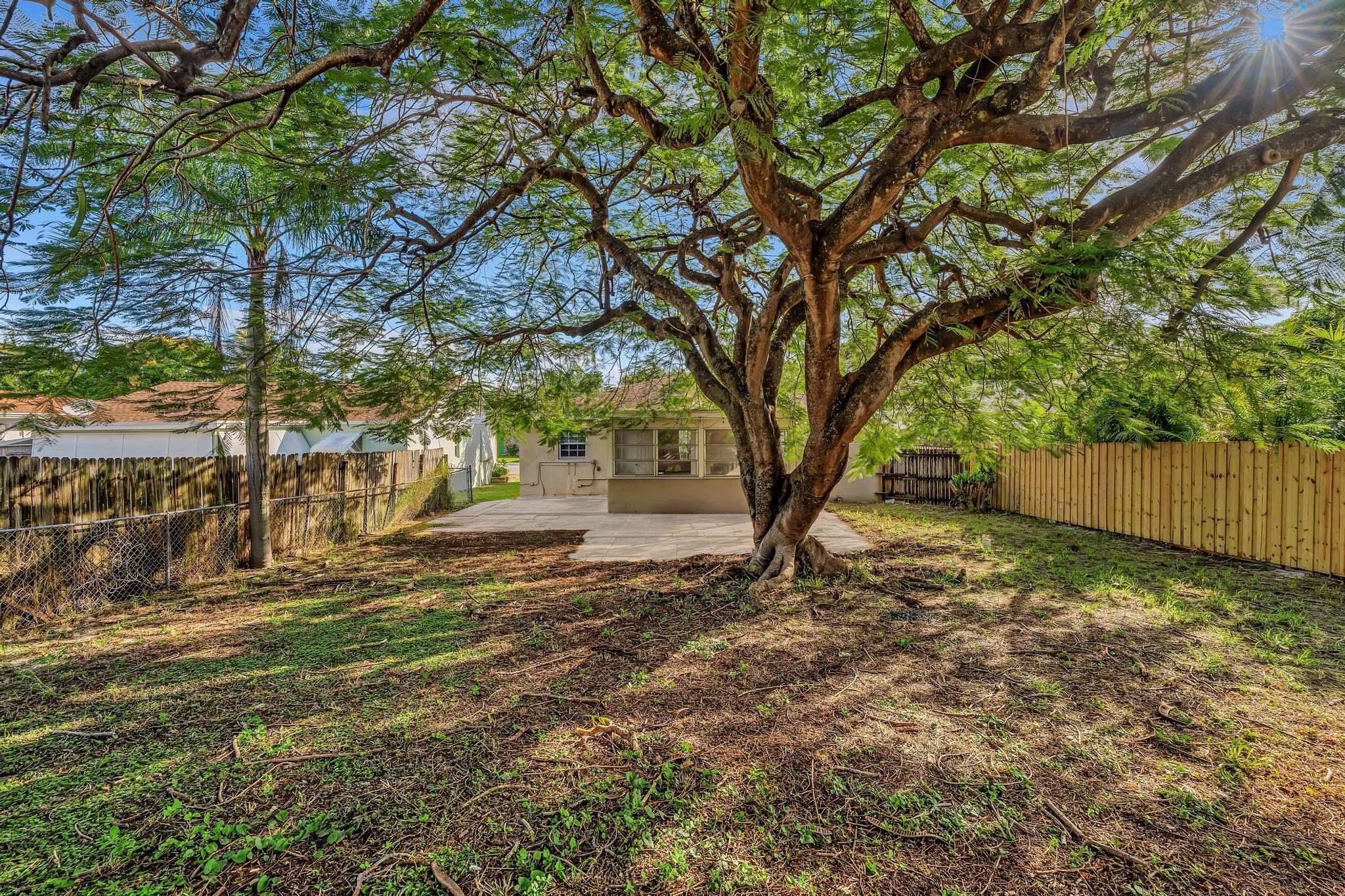LAKE WORTH TOWN OF - Residential