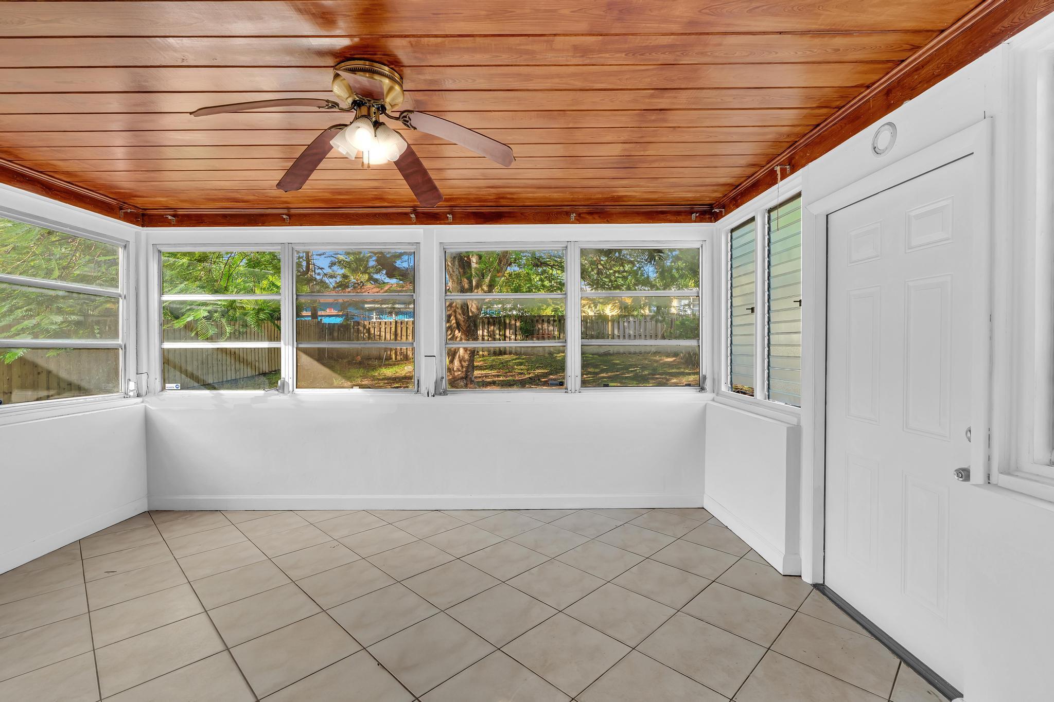 LAKE WORTH TOWN OF - Residential