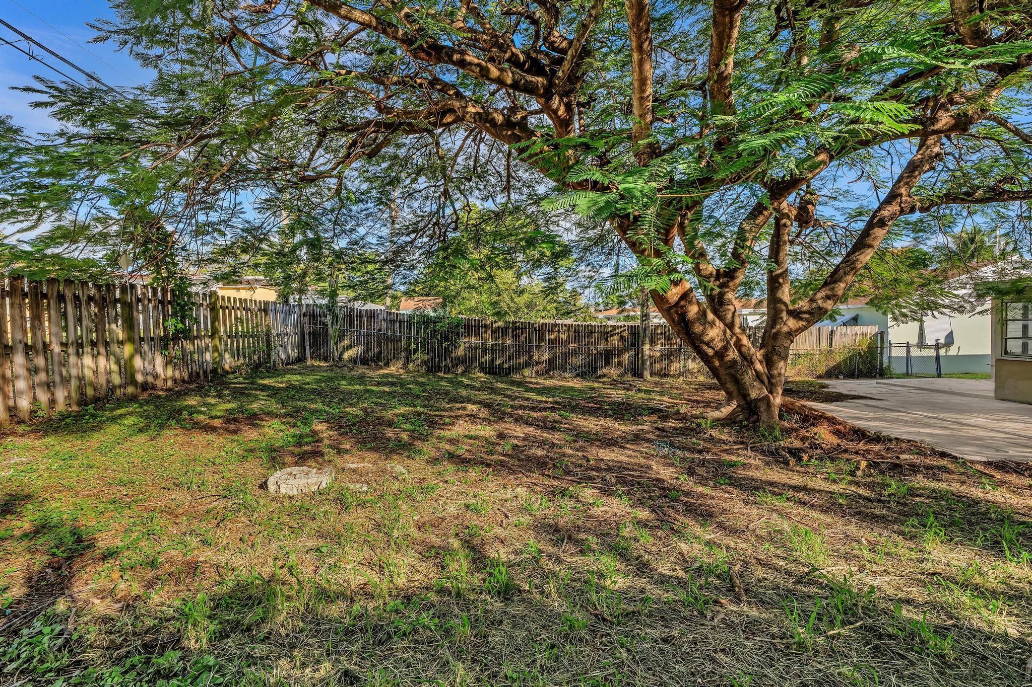 LAKE WORTH TOWN OF - Residential