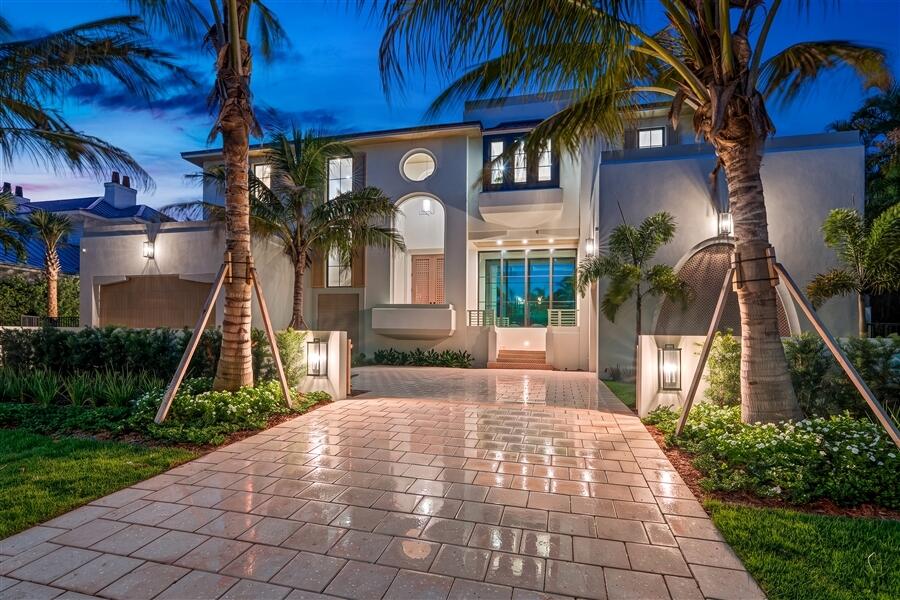 1117 BEACH Drive