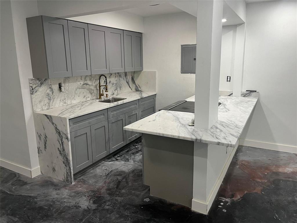 View photos, virtual tours, details... 739 NE 13th Court Unit 2