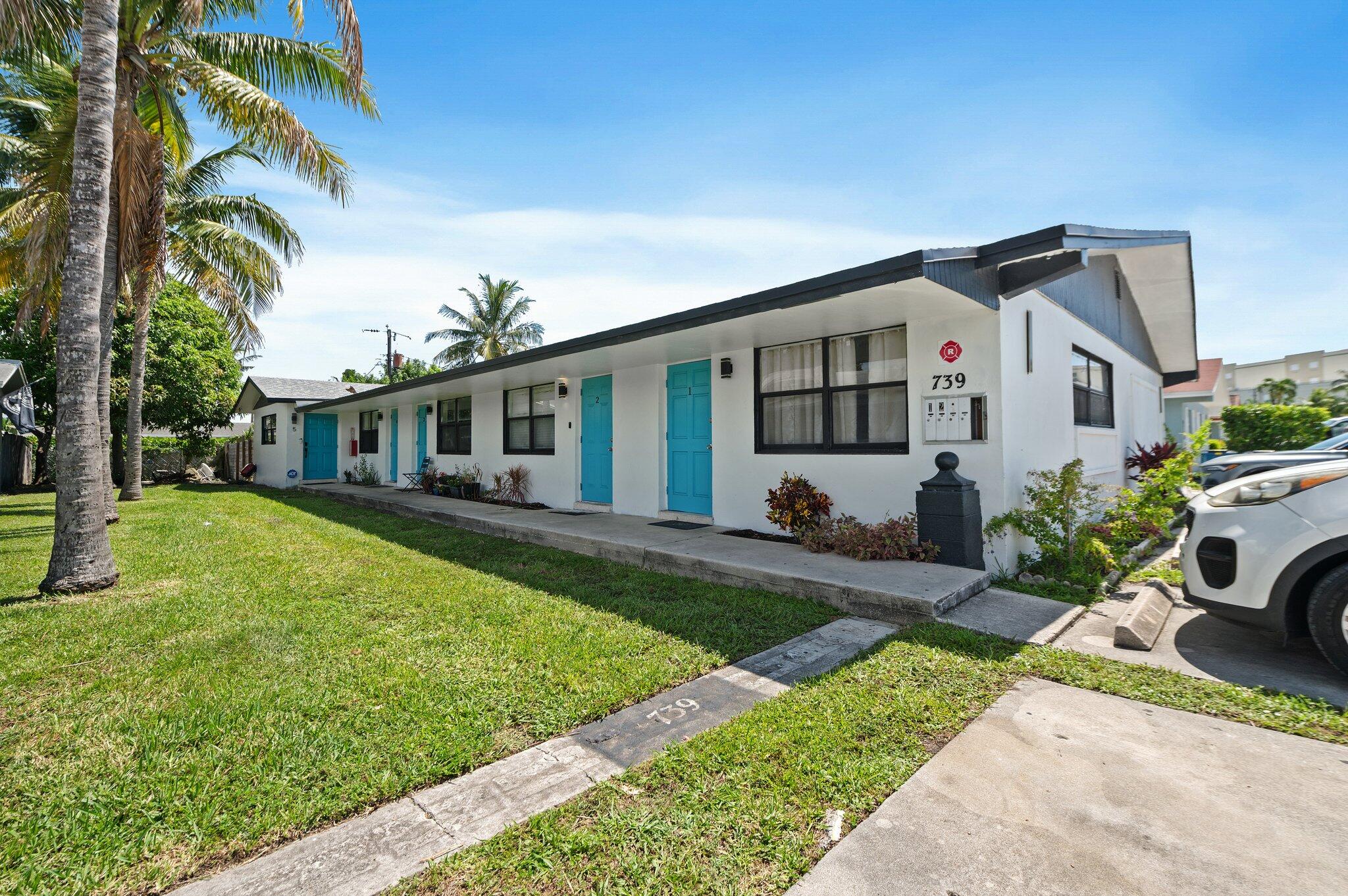 739 NE 13th Court Unit 2
