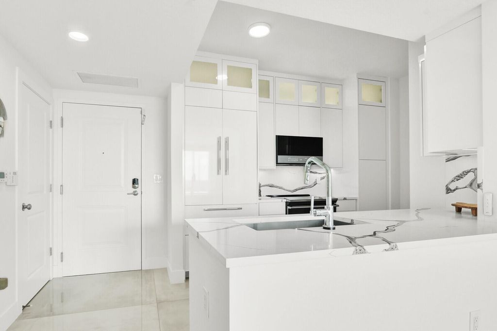 Photo of 450 N Federal Highway #902, Boynton Beach, FL 33435 (MLS # B26000126)