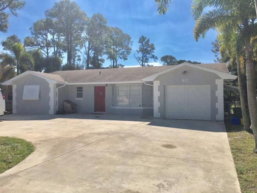 BEAUTIFUL SINGLE FAMILY HOME ON A HUGE LOT, NEVER ENDING DRIVEWAY, HUGE BACKYARD.  THE  EXTERIOR OF THE PROPERTY IS BEEN COMPLETELY REMODELED FROM TOP TO BOTTOM. ROOF IS APPROX 4 YEARS OLD, MASTER BATH  & GUEST BATH ARE BEING REMODELED NOW. BRAND NEW GARAGE DOOR WITH NEW MOTOR. BRING YOUR BOAT, TRAILERS, BRING ALL YOUR CARS & MOTORCYCLES!!   NO HOA!!  PLENTY OF ROOM FOR A HUGE POOL.  

THE PROPERTY WILL NOT LAST!!!