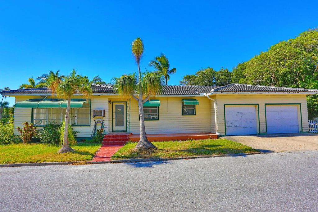 Photo of 801 S Palmway, Lake Worth Beach, FL 33460 (MLS # R11087702)