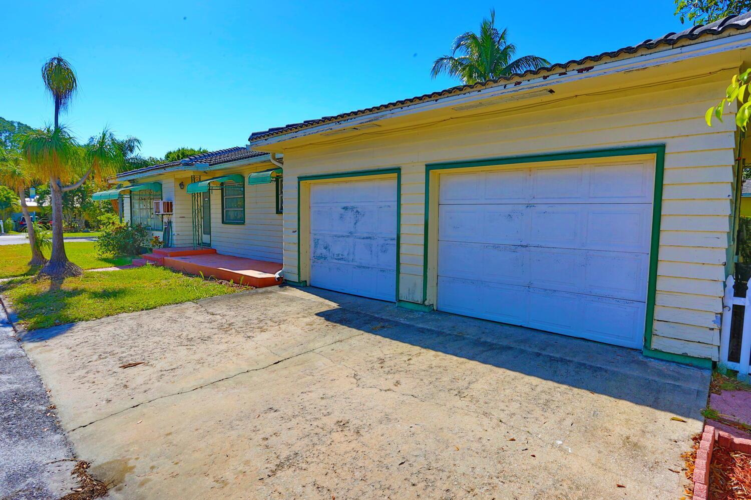 801 S Palmway