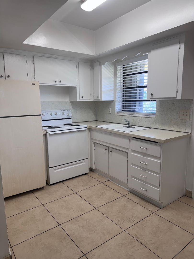 890 NW 39th St 2