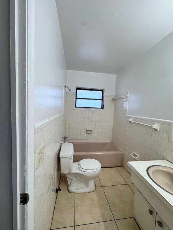 Lloyd Estates Add Corr - Residential Lease