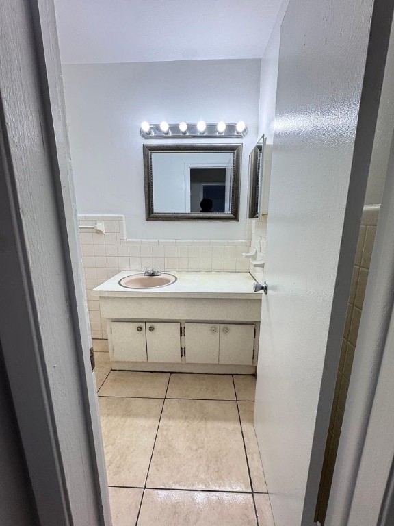 Lloyd Estates Add Corr - Residential Lease