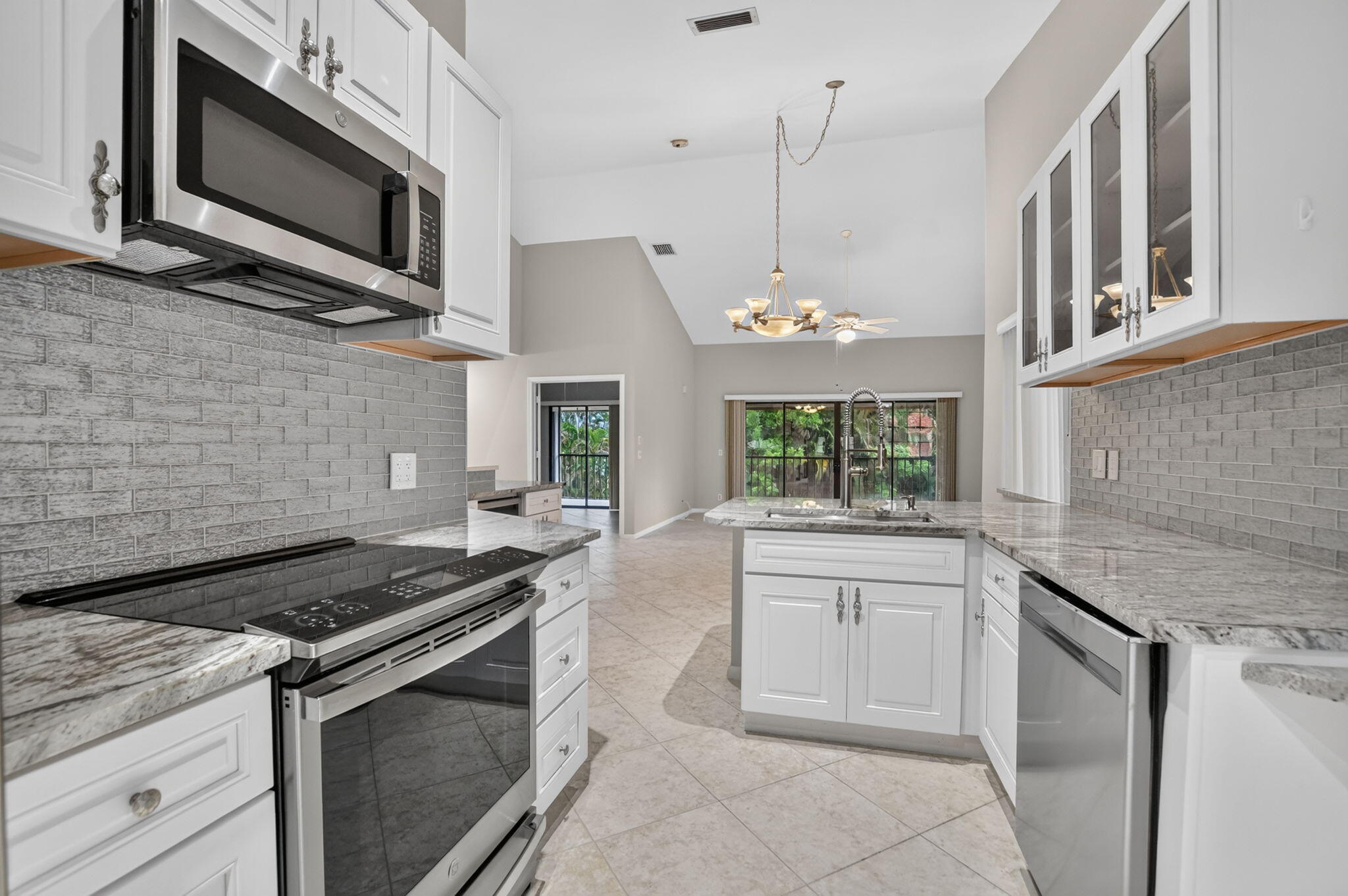 7864 LEXINGTON CLUB Boulevard D, Delray Beach, FL, 33446/$320,000 1 7864 LEXINGTON CLUB Boulevard D