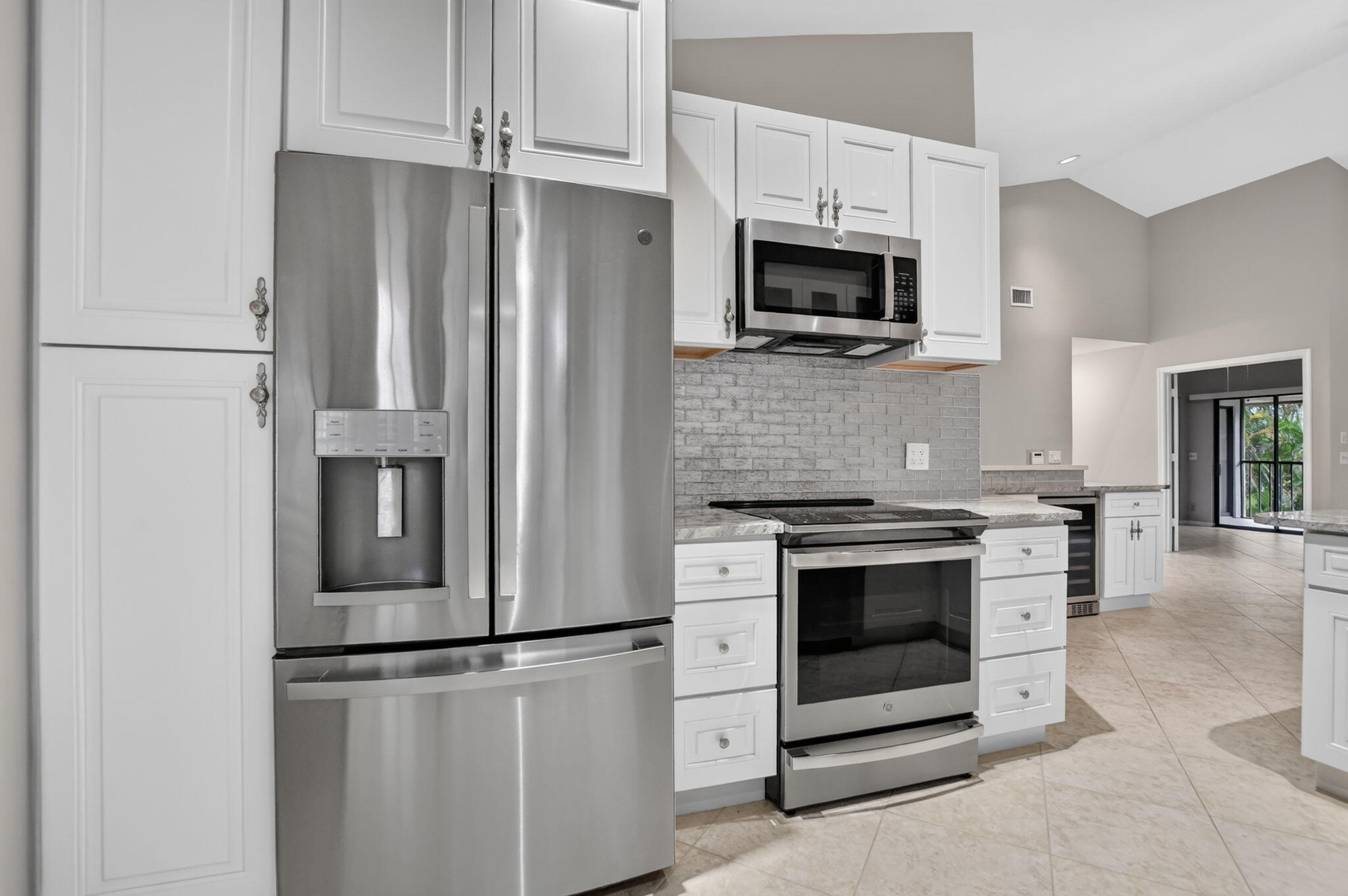 7864 LEXINGTON CLUB Boulevard D, Delray Beach, FL, 33446/$320,000 2 7864 LEXINGTON CLUB Boulevard D