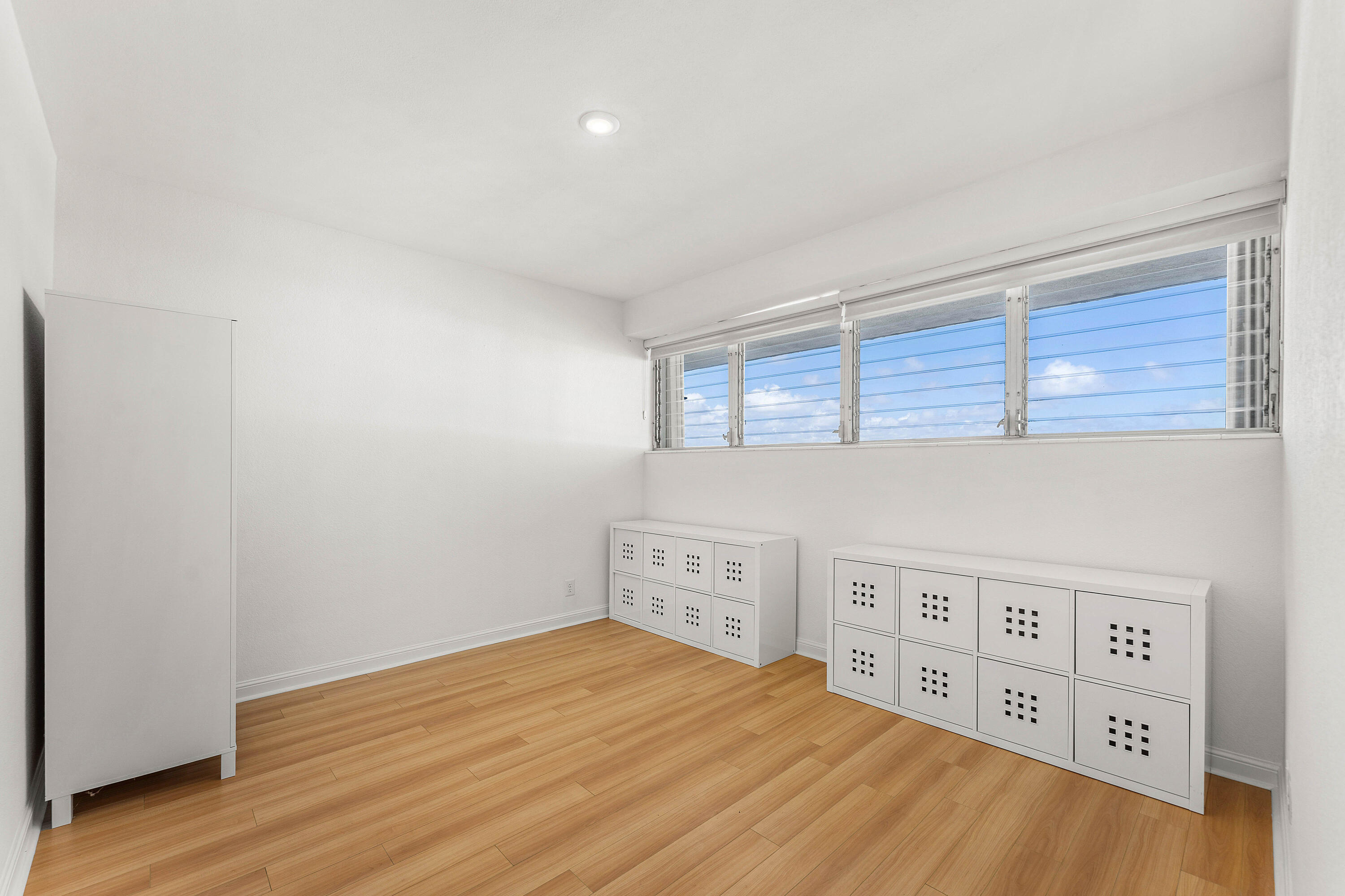 BREAKWATER TOWERS CO-OP - Residential