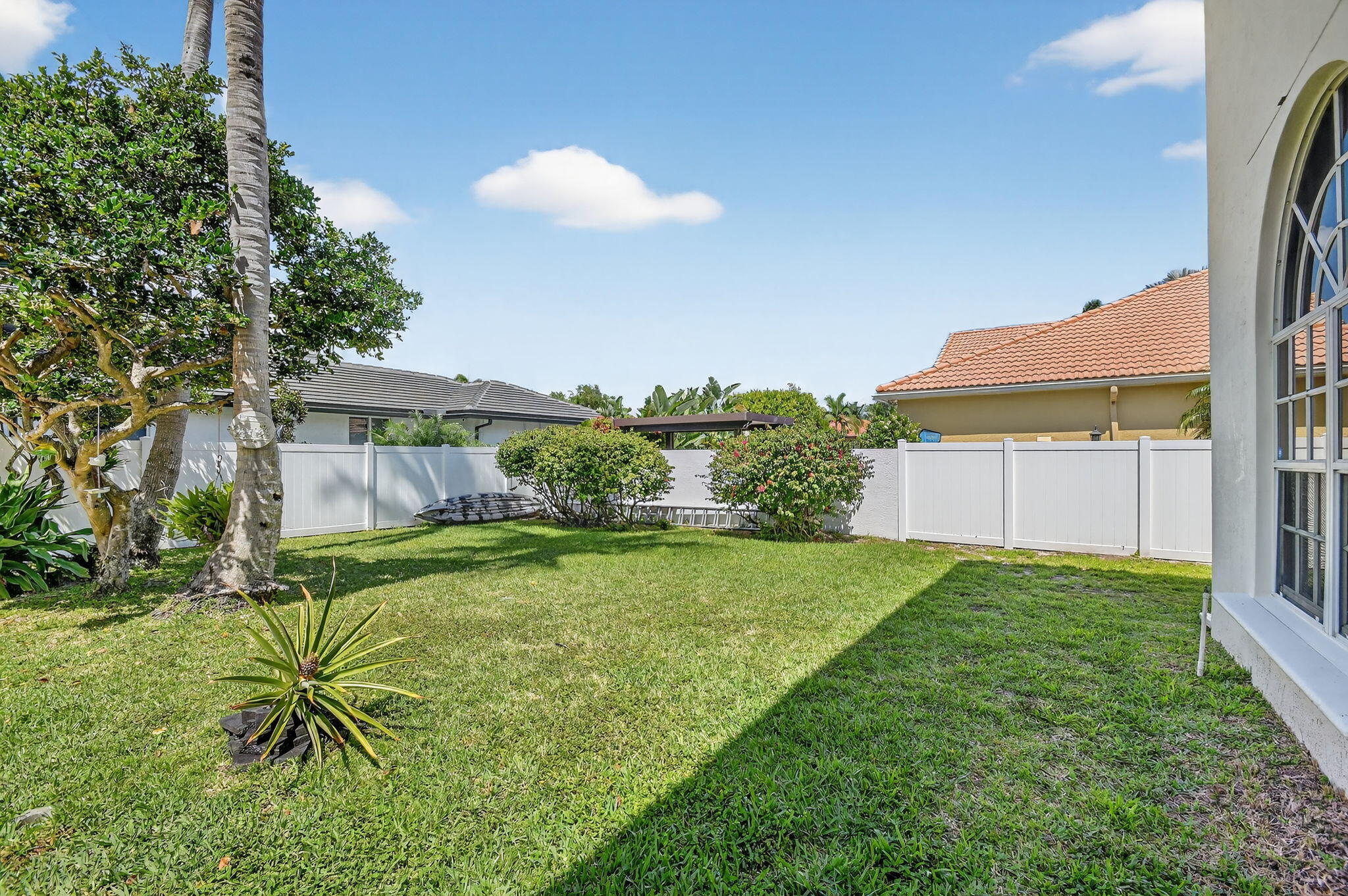 BAY COLONY ESTATES - Residential