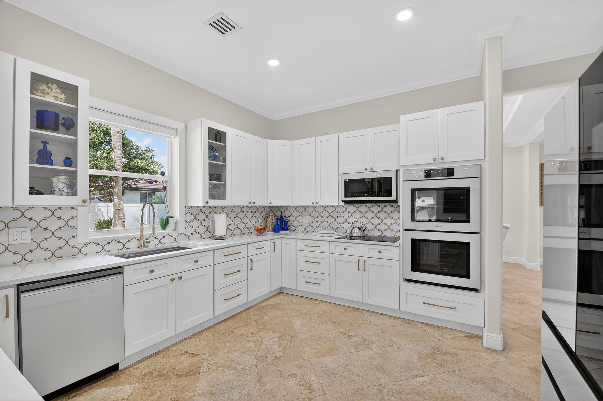 BAY COLONY ESTATES - Residential