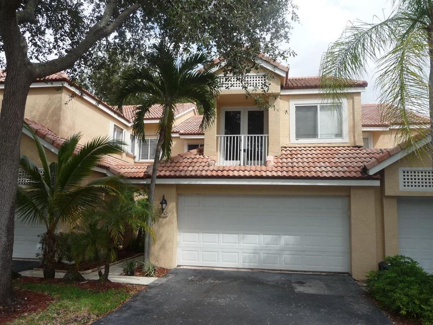 Large townhouse with a two car garage. Walking distance to the supermarket, restaurants and gym. No dogs. Conveniently located to turnpike and I-95.