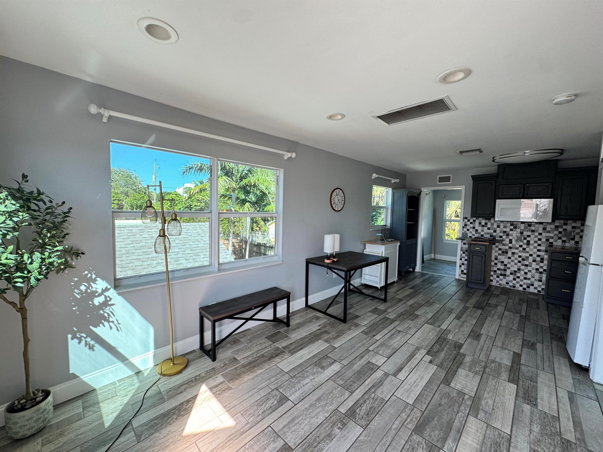 LAKE WORTH TOWN OF - Residential Lease