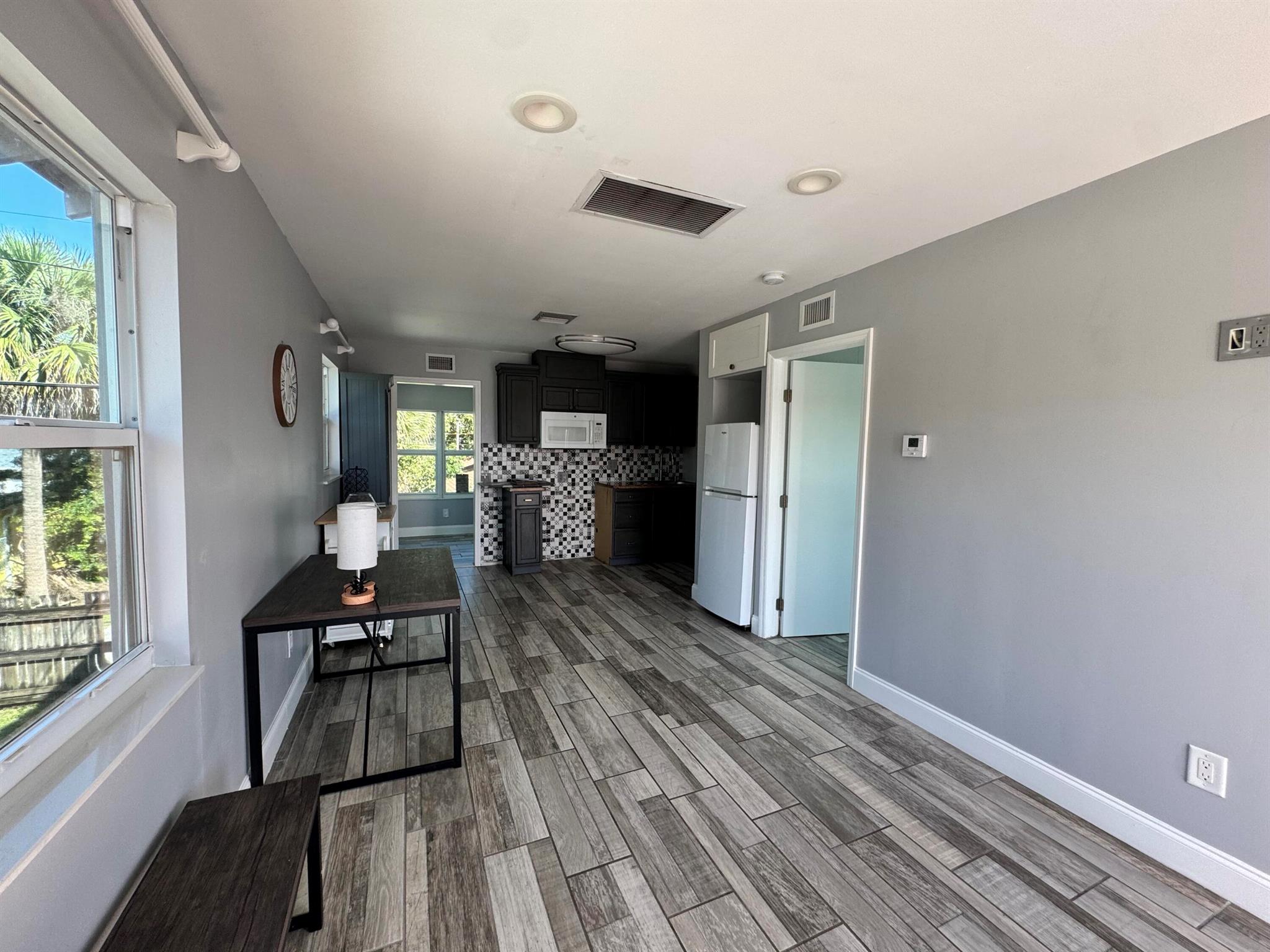 LAKE WORTH TOWN OF - Residential Lease