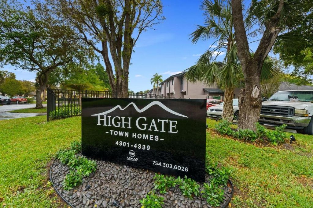 Photo of 4331 NW 115th Avenue, Coral Springs, FL 33065 (MLS # R10936351)