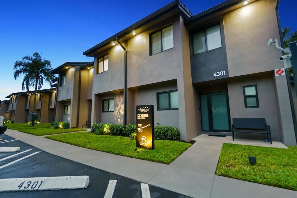 Photo of 4331 NW 115th Avenue, Coral Springs, FL 33065 (MLS # R10936351)
