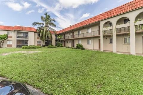 6034 Forest Hill Blvd 105