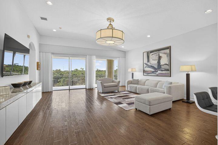 IBIS GOLF & COUNTRY CLUB - Residential Lease