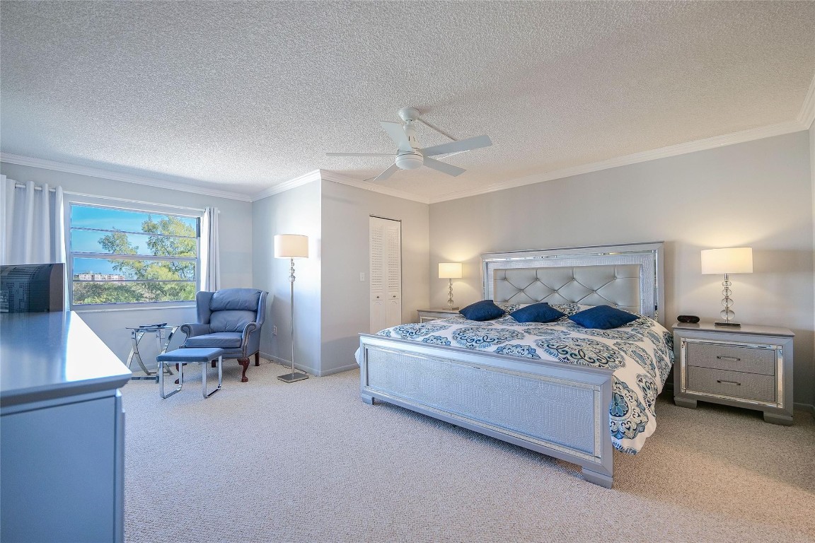 18TH HOLE AT INVERRARY - Residential