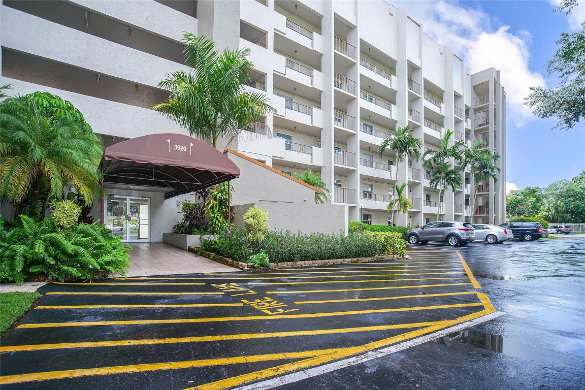 18TH HOLE AT INVERRARY - Residential