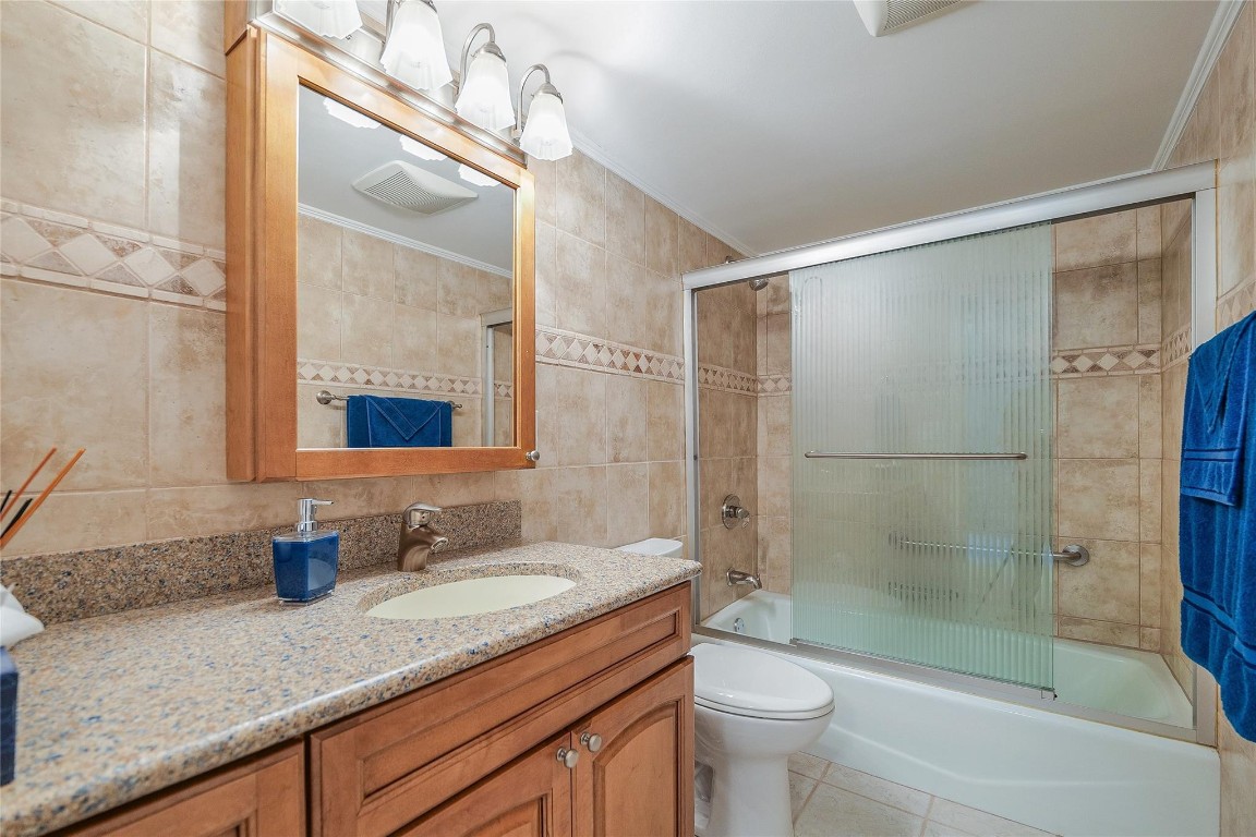 18TH HOLE AT INVERRARY - Residential