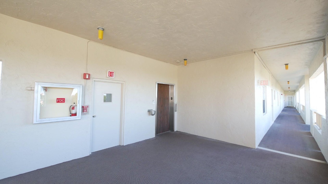 18TH HOLE AT INVERRARY - Residential