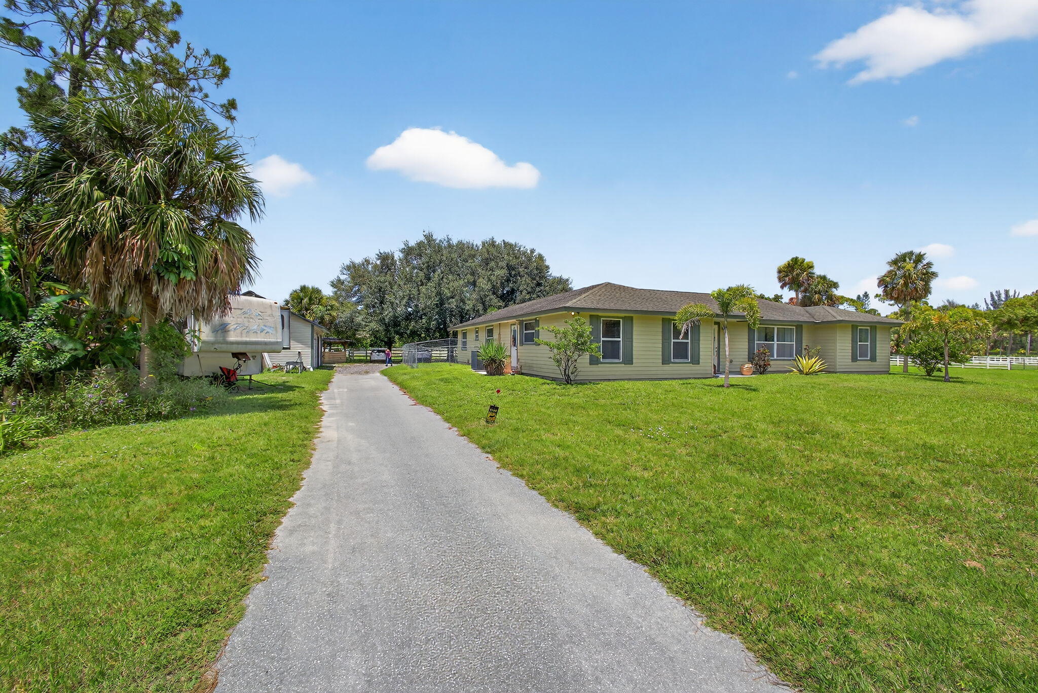 LOXAHATCHEE GROVES - Residential