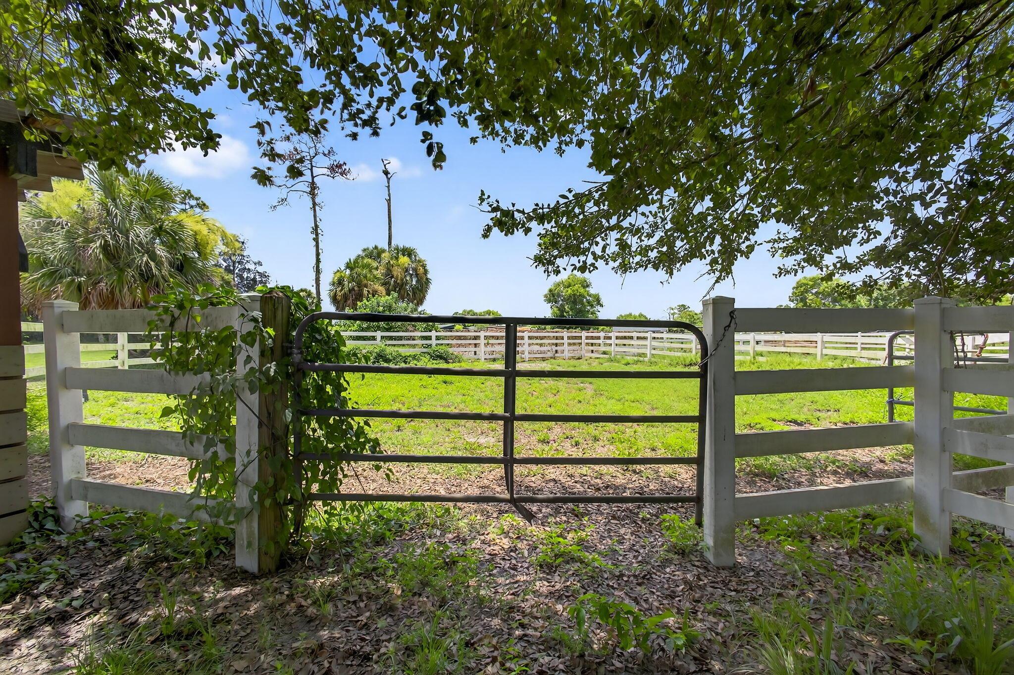 LOXAHATCHEE GROVES - Residential