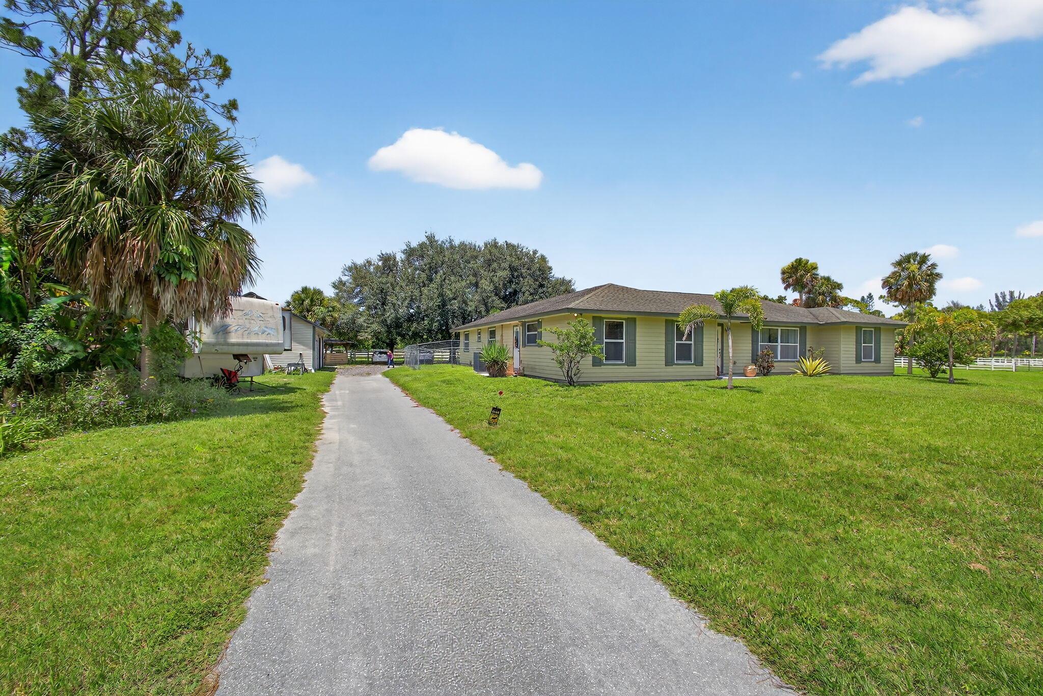 LOXAHATCHEE GROVES - Residential