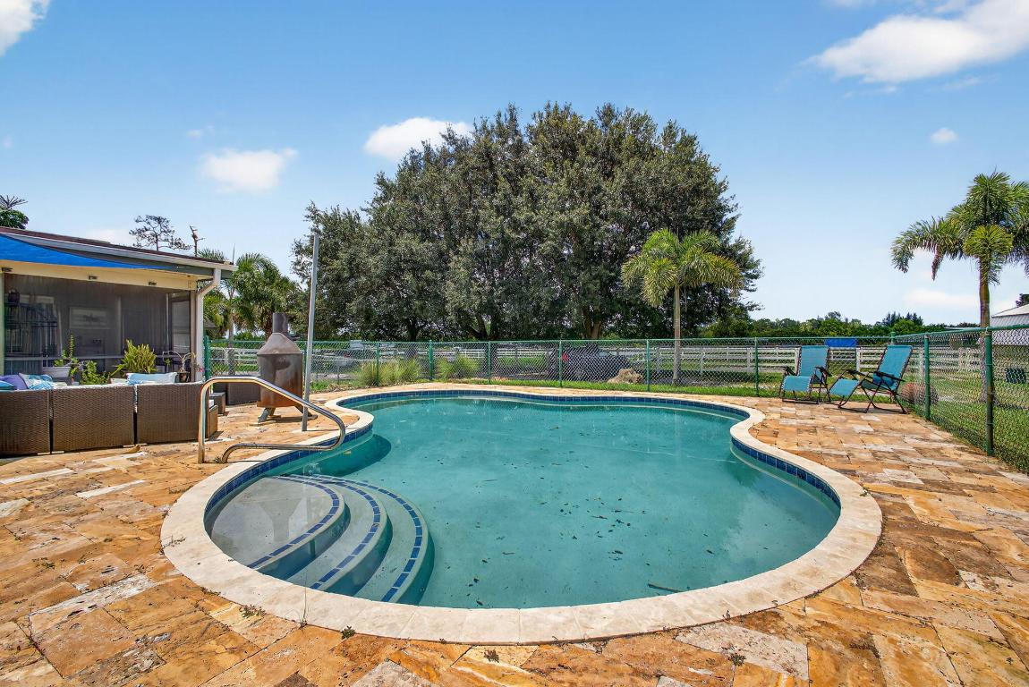 LOXAHATCHEE GROVES - Residential