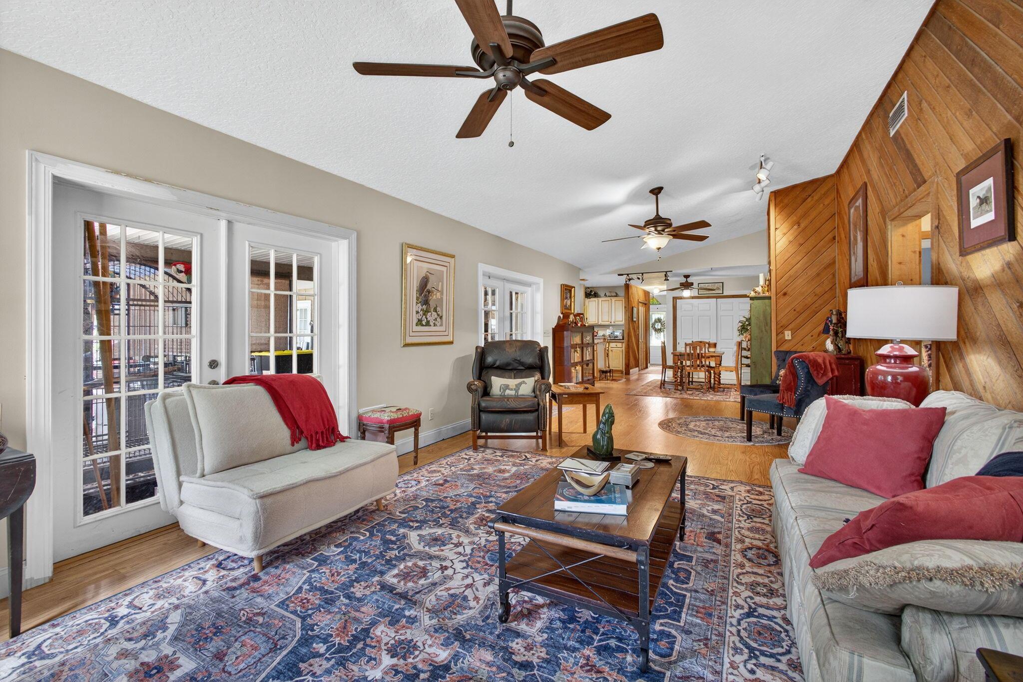 LOXAHATCHEE GROVES - Residential