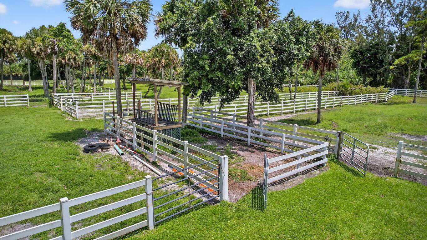 LOXAHATCHEE GROVES - Residential