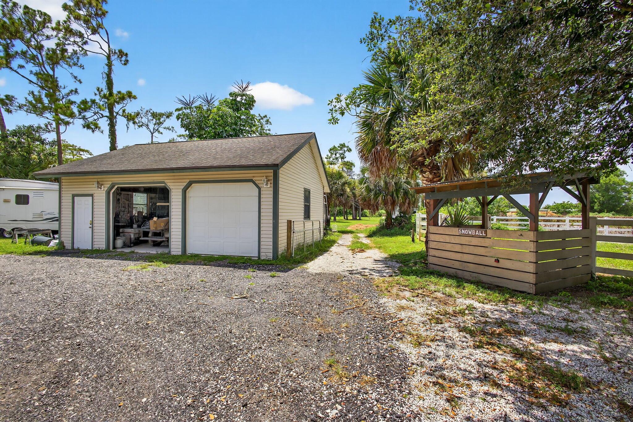LOXAHATCHEE GROVES - Residential