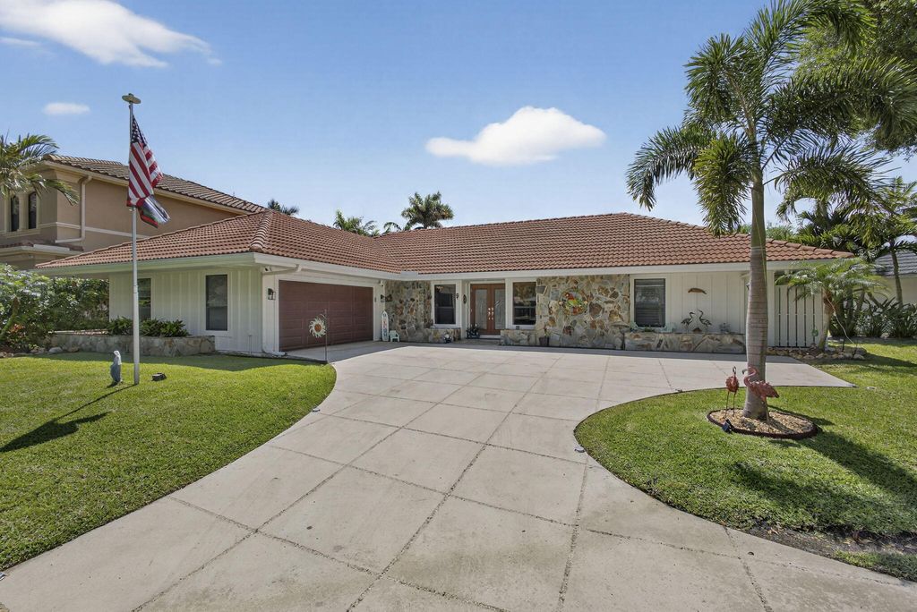 Photo of 9 Kintyre Road, Palm Beach Gardens, FL 33418 (MLS # B26010666)