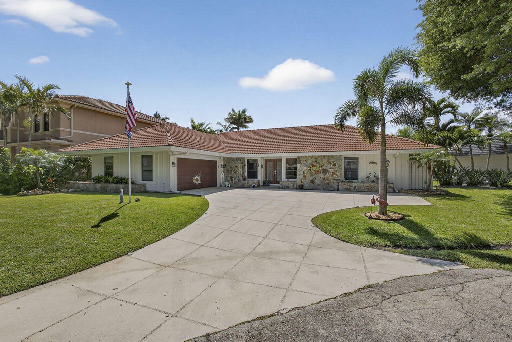 Photo of 9 Kintyre Road, Palm Beach Gardens, FL 33418 (MLS # B26010666)