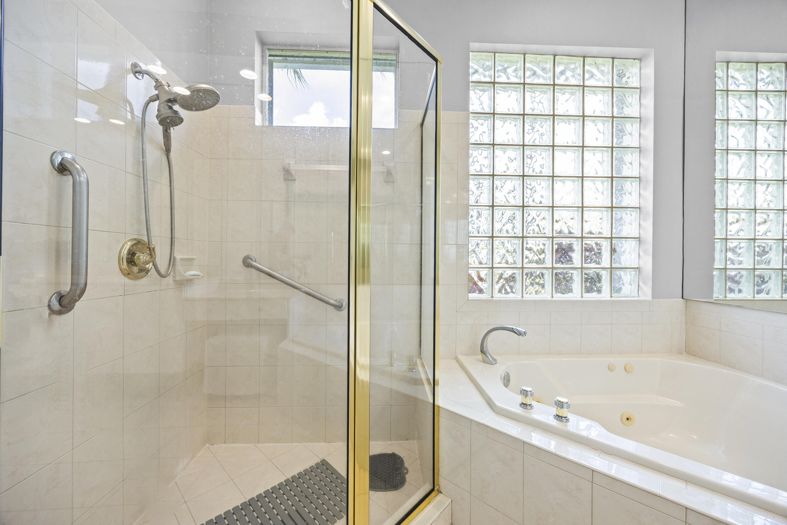 HAMILTON PLACE - Residential