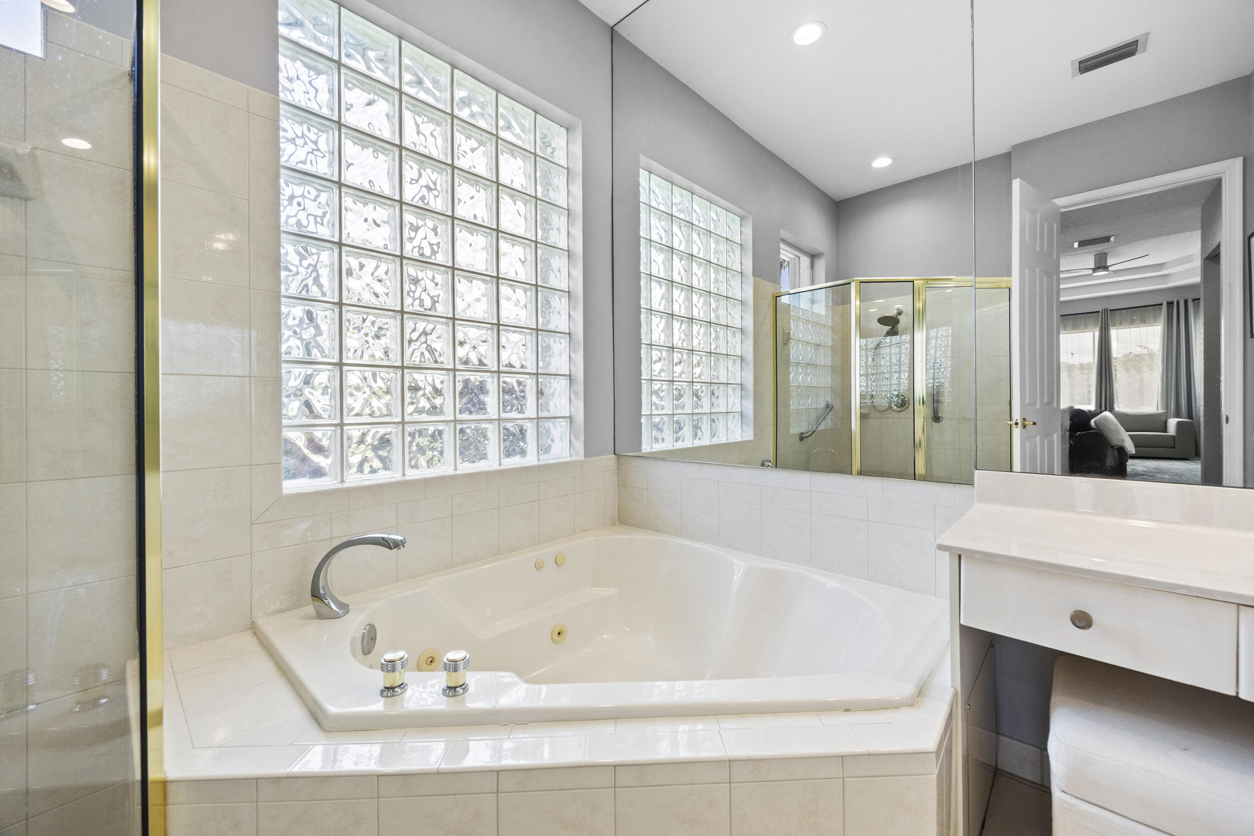 HAMILTON PLACE - Residential
