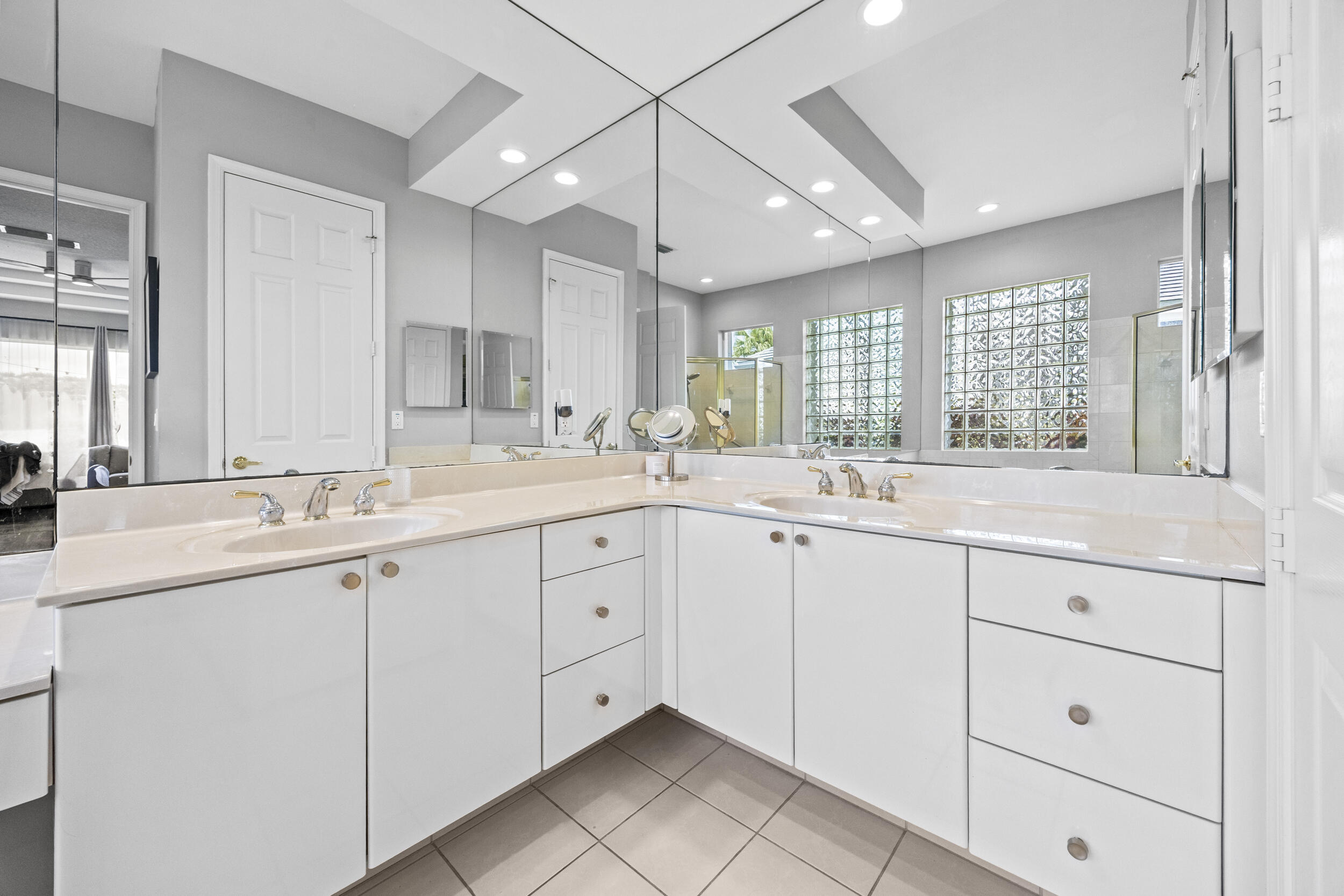 HAMILTON PLACE - Residential
