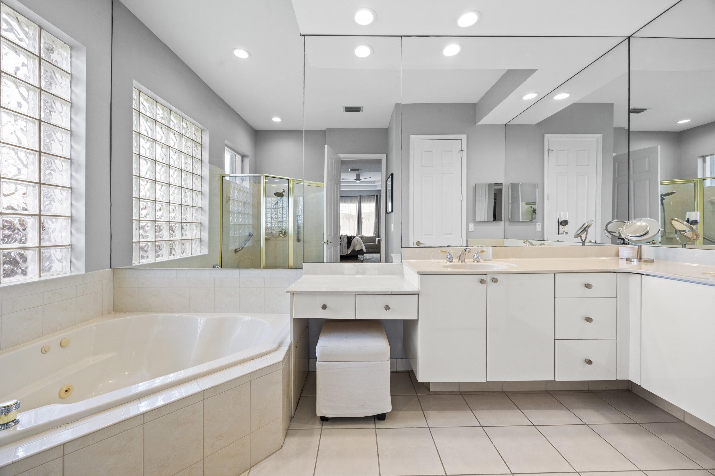 HAMILTON PLACE - Residential