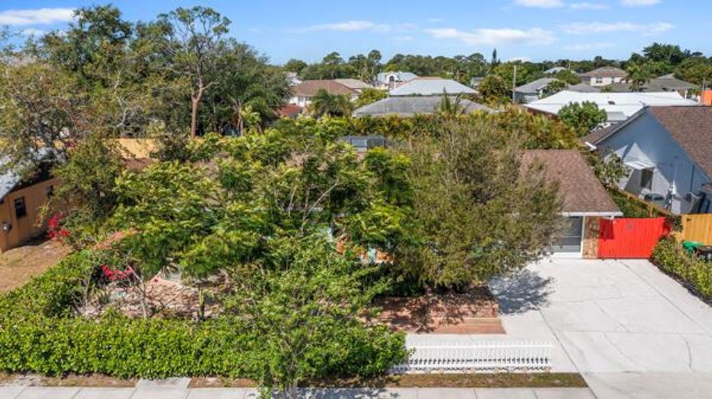 Photo of 2180 SE Floresta Drive, Port Saint Lucie, FL 34984 (MLS # R11088020)